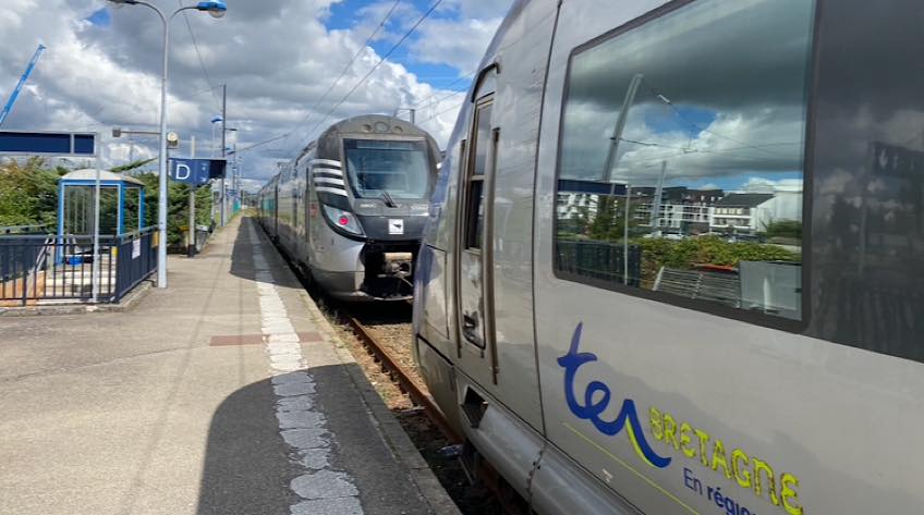 trains Vannes Bretagne Lorient